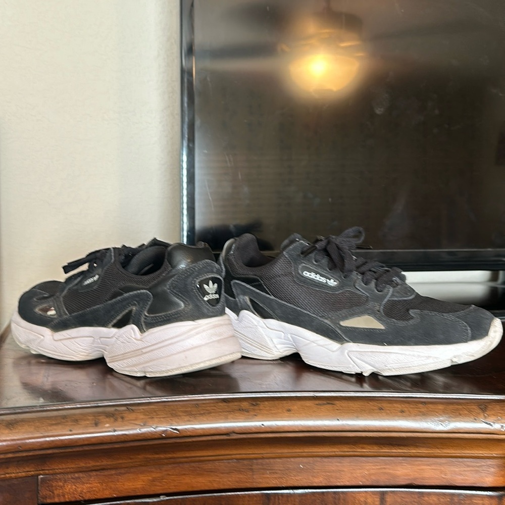 Adidas falcon shoes sneakers in black
